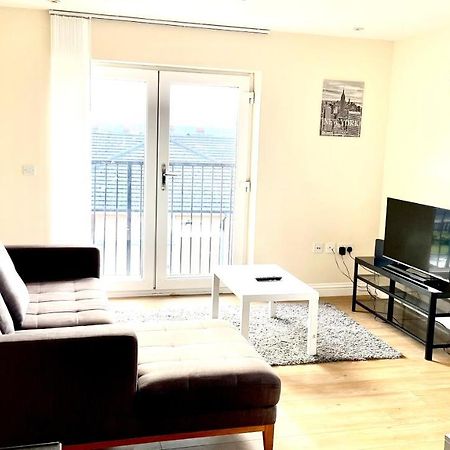 Holiday Flat In Central Slough Near To London Heathrow And Windsor With Free Car Park Exteriör bild