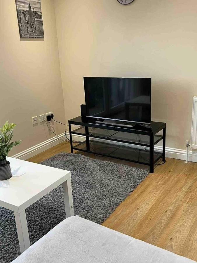 Holiday Flat In Central Slough Near To London Heathrow And Windsor With Free Car Park Exteriör bild