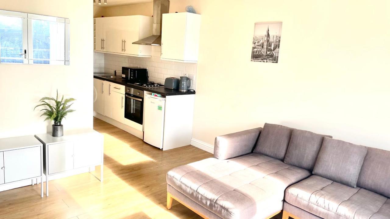 Holiday Flat In Central Slough Near To London Heathrow And Windsor With Free Car Park Exteriör bild
